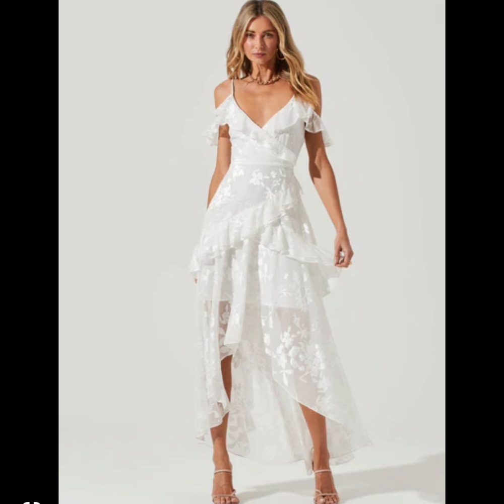 ASTR the label Pemperley floral dress